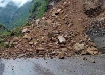 पहिरोमा पुरिएर एकै परिवारका ७ जनाको मृत्यु